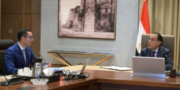 رئيس الوزراء: تسهيلات جديدة للمستثمرين وخطط لتنشيط سوق السيارات